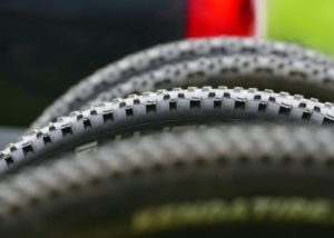 how to pump a mountain bike tire