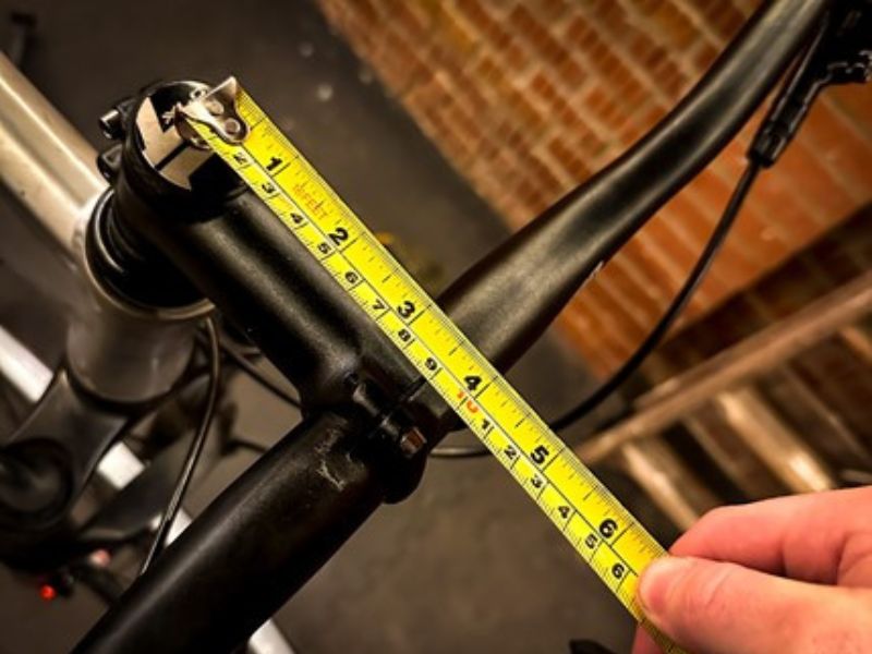 Locating the center point of the handlebar clamp